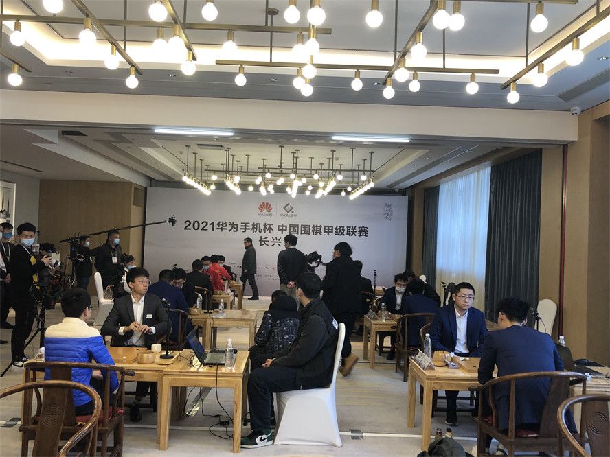 第17分钟，格拉纳达前插右侧任意球机会，特伦特头球攻门顶偏了。